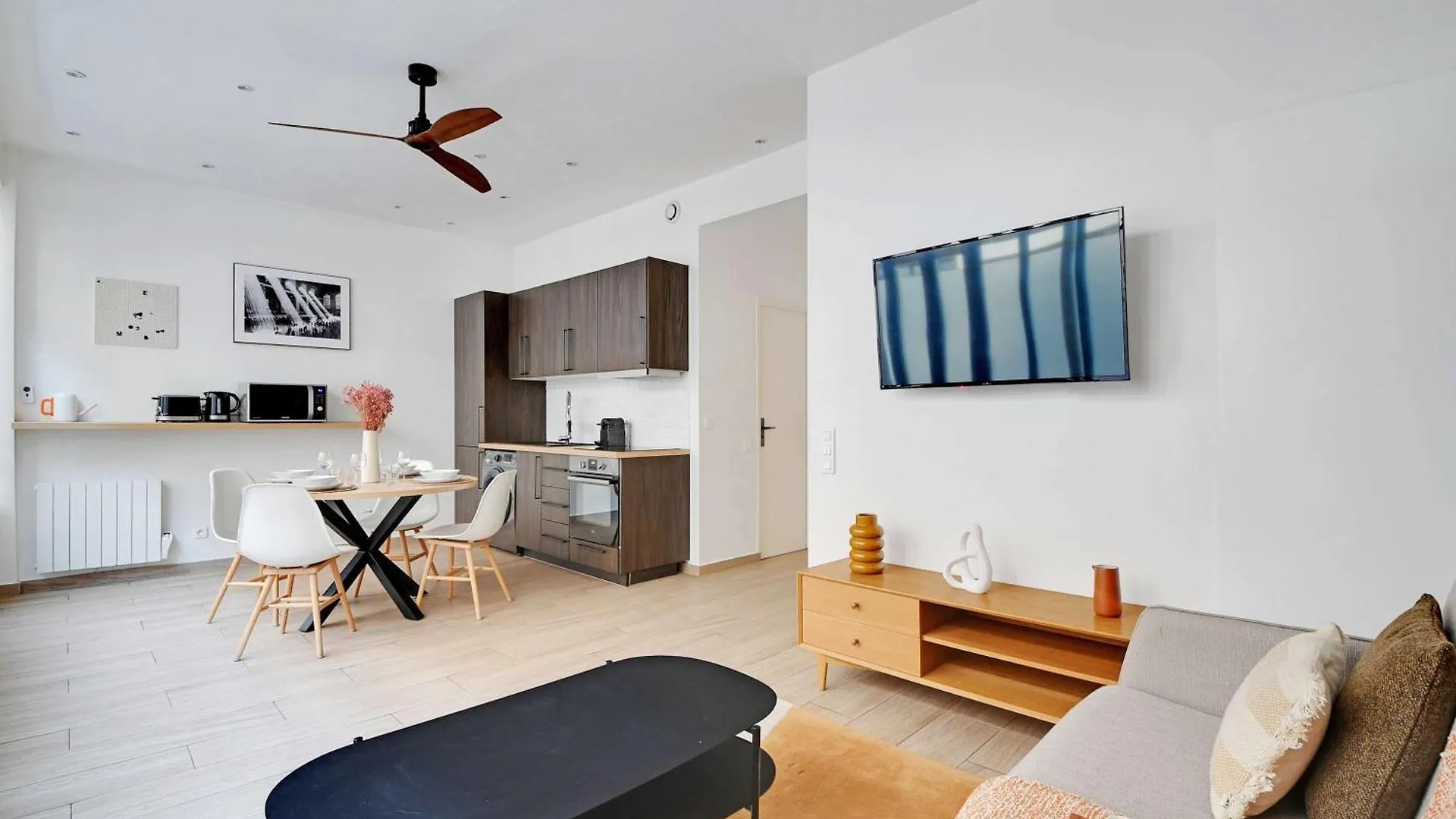 Amazing Apartment - 2Br 6P - Bastille Paris 0*,  Frankrig