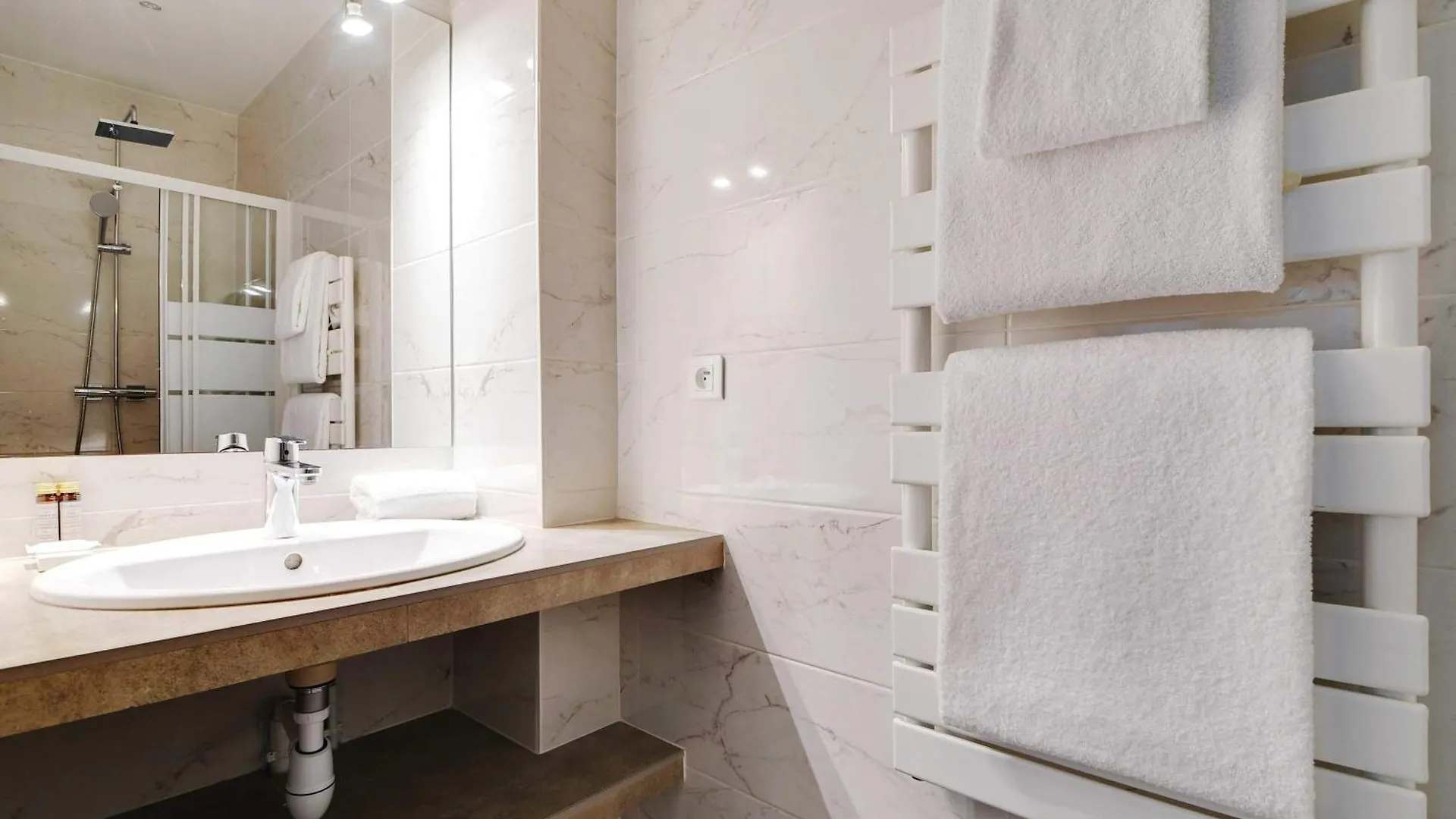 Amazing Apartment - 2Br 6P - Bastille Paris 0*,  Frankrig